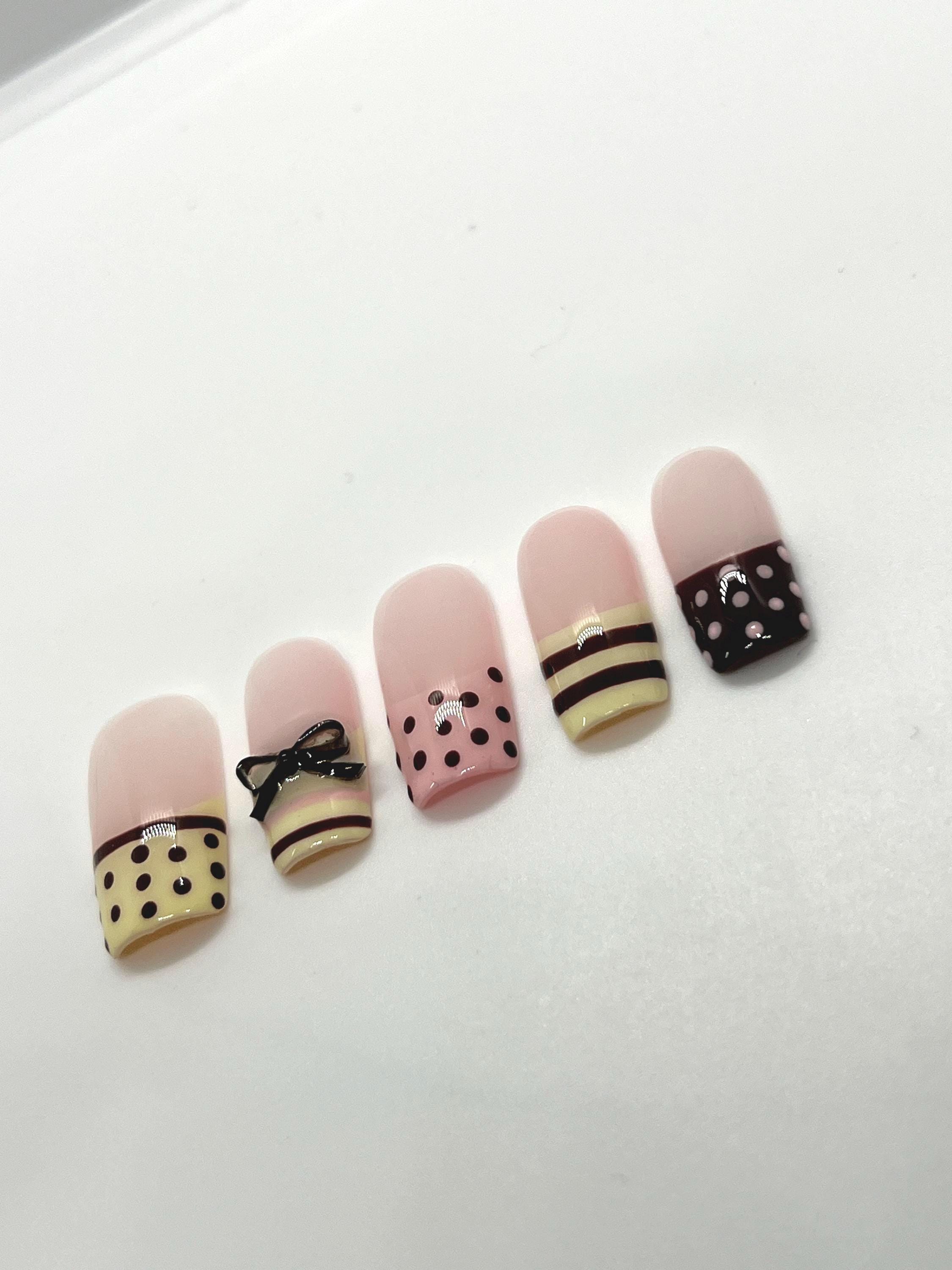 Neapolitan scoopHandmade press on nail set