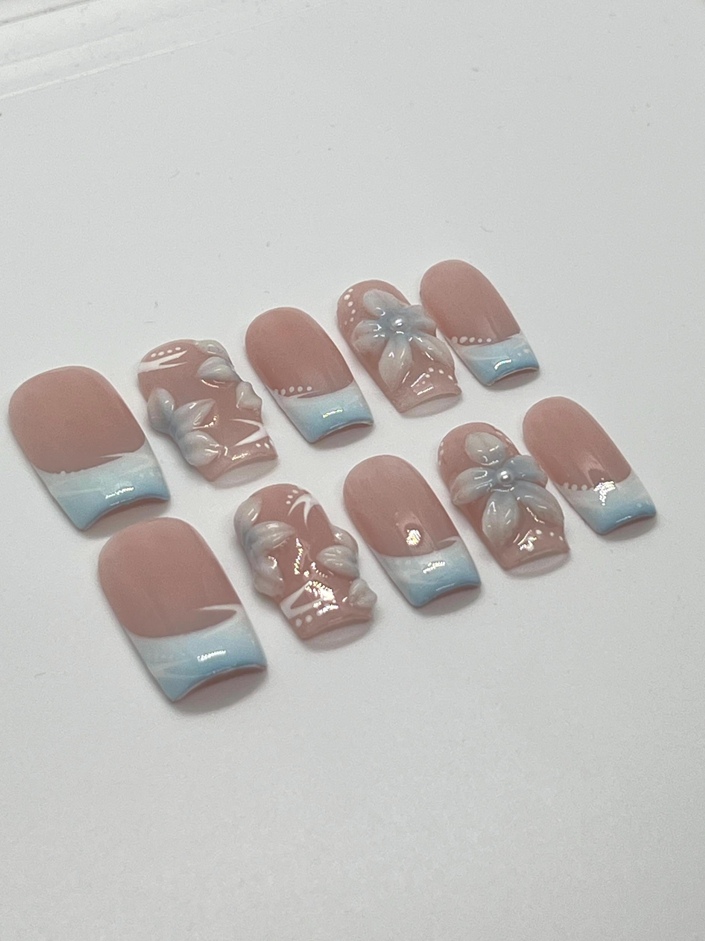 Baby blue press on nail set