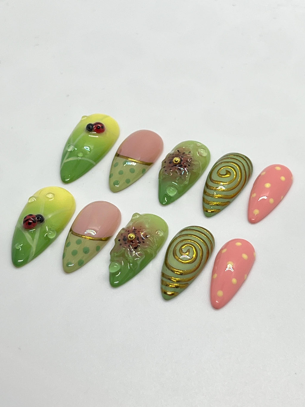 Ladybug press on nail set