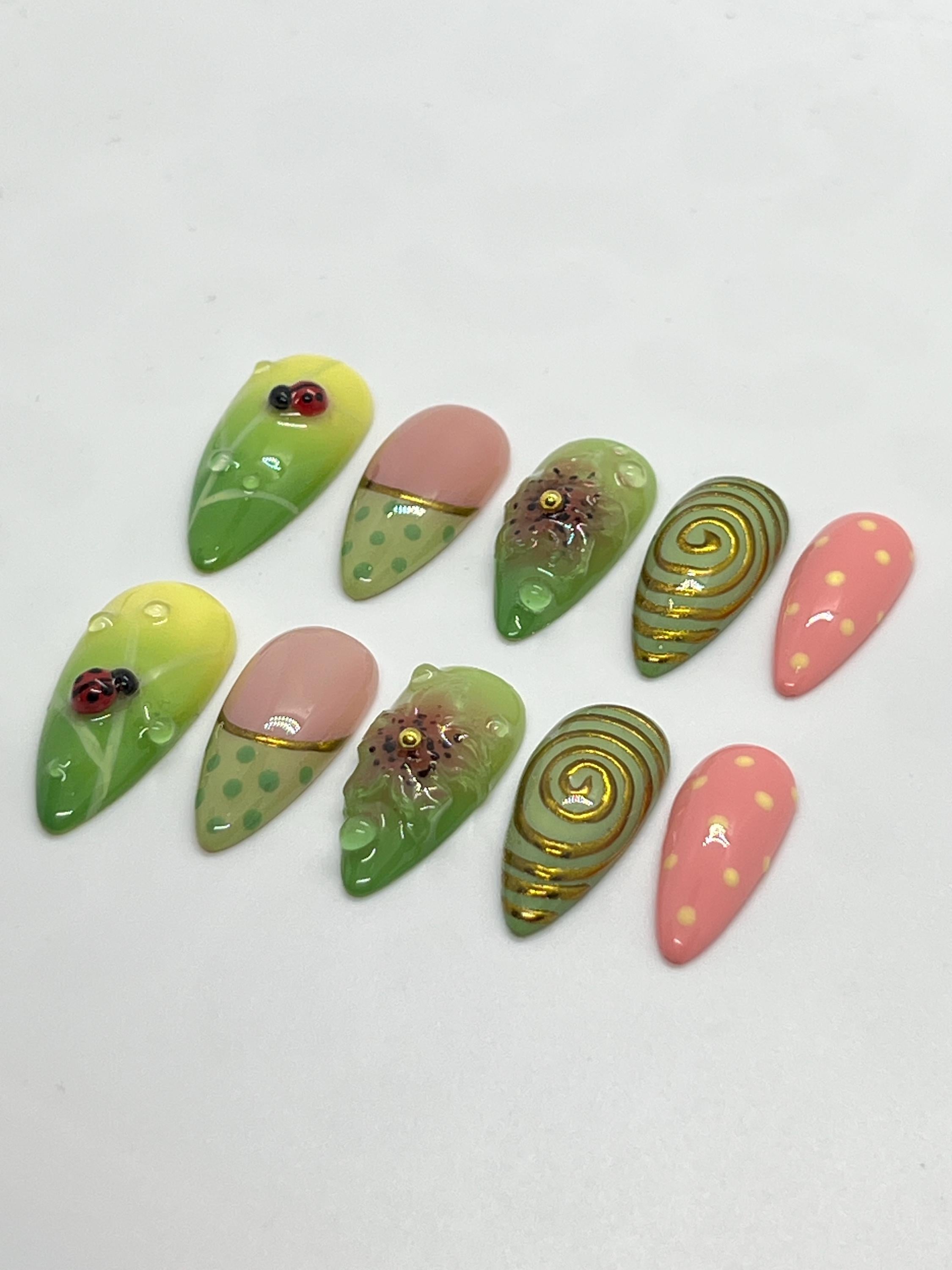 Ladybug press on nail set