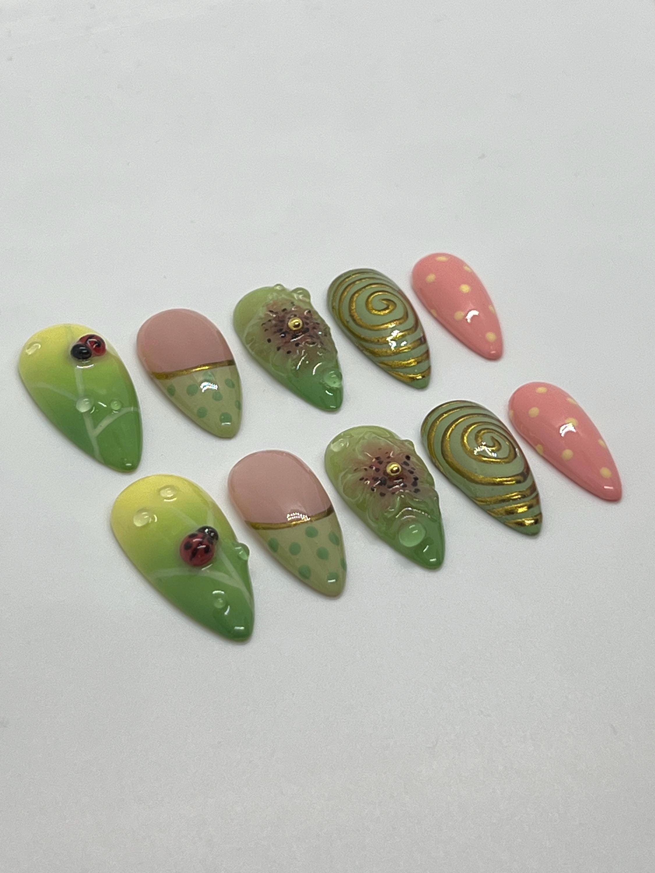 Ladybug press on nail set