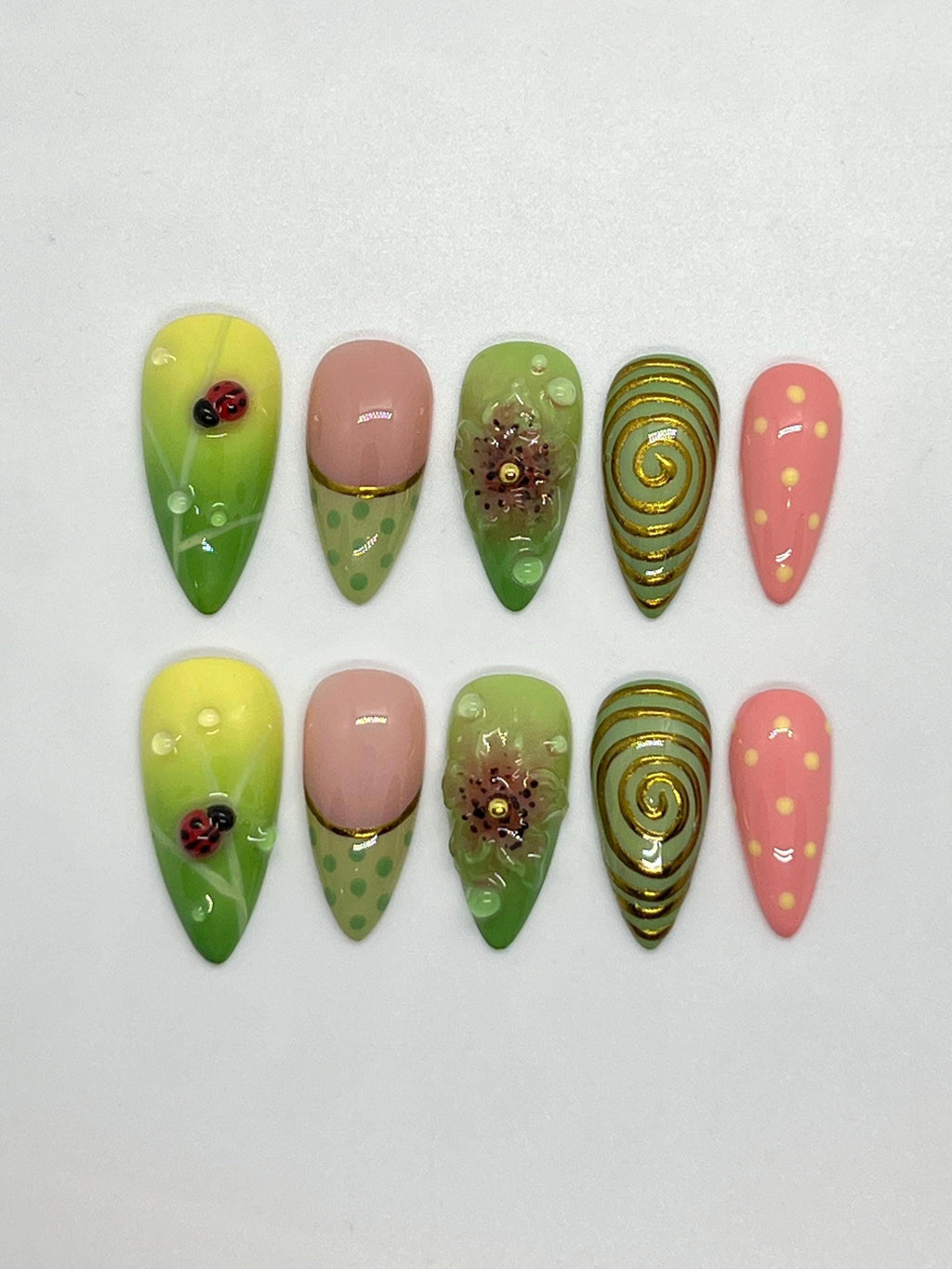 Ladybug press on nail set