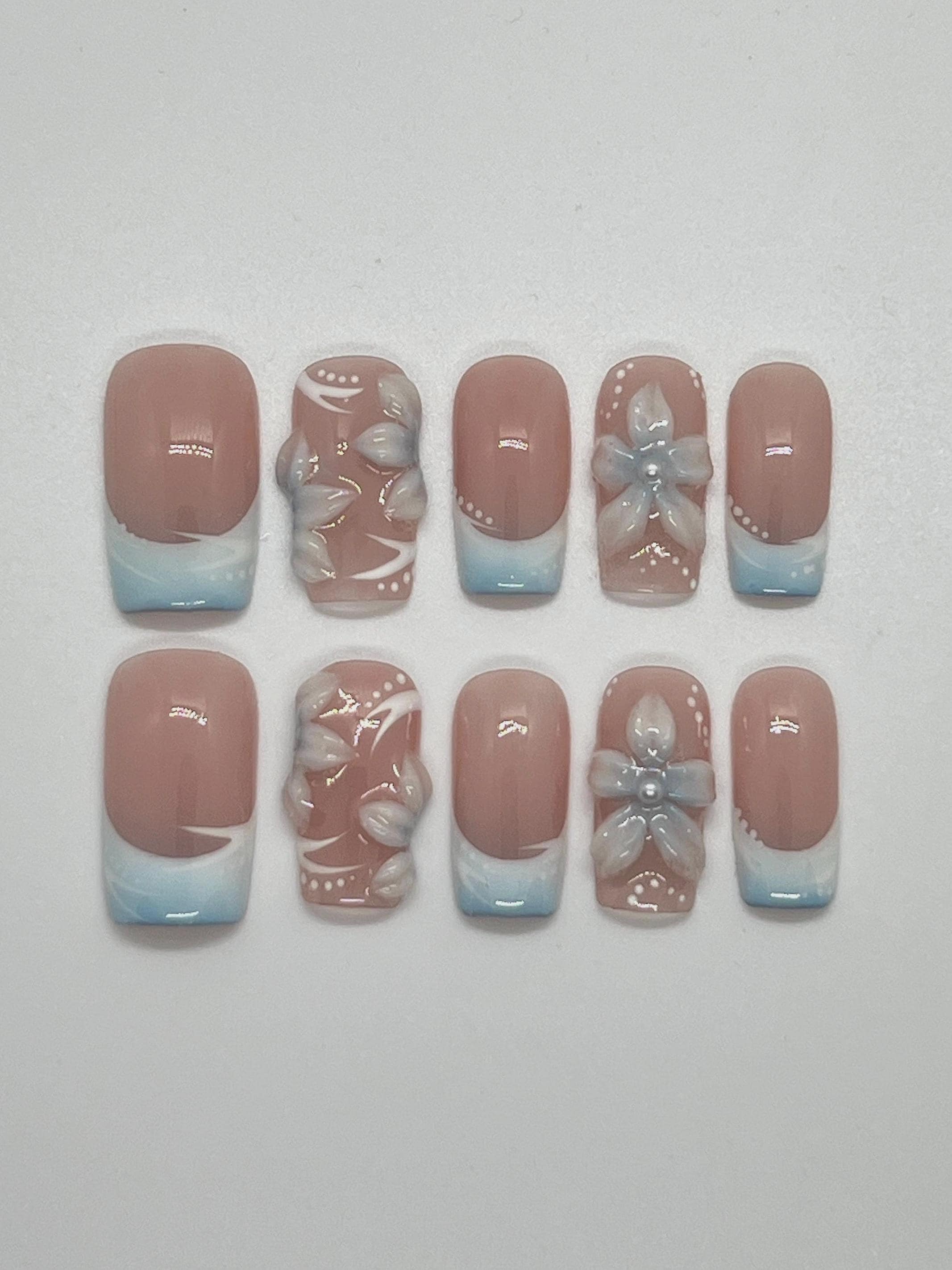 Baby blue press on nail set