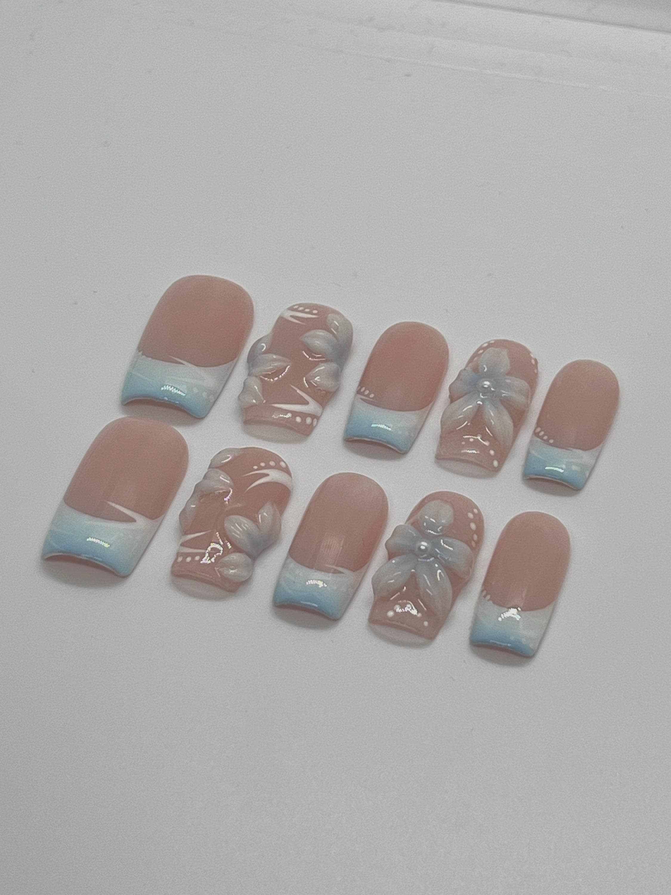 Baby blue press on nail set